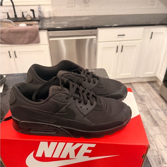 Nike Men's All-Black Sneakers - Picture 2 of 5